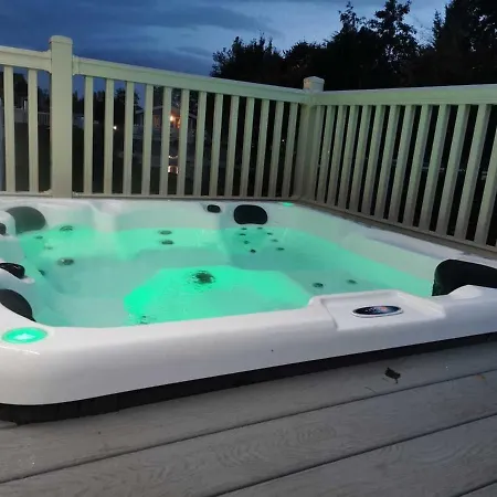 بيت للعطل Luxury - Private Hot Tub - يورك