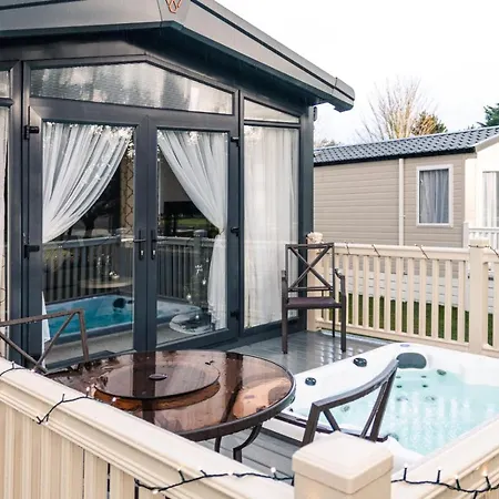 Luxury - Private Hot Tub - بيت للعطل