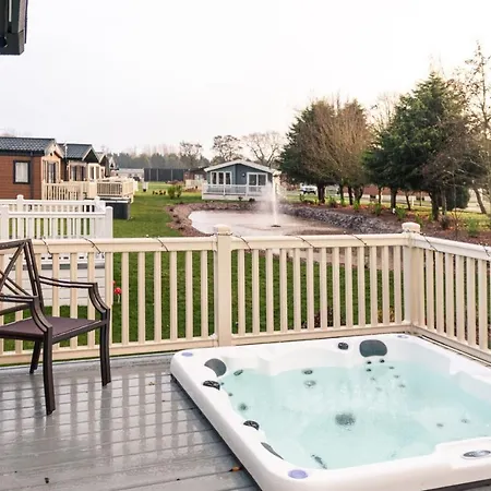 Luxury - Private Hot Tub - * يورك